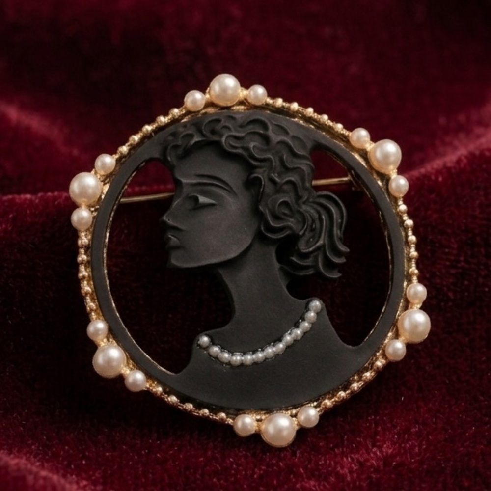 Vintage Black Cameo Brooch Gold Tone Faux Pearl Lady Silhouette Pin